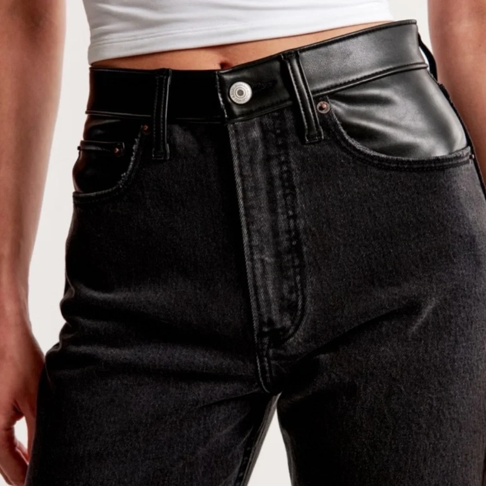 Abercrombie Curve Love‎ The 90s Relaxed Jeans High Rise - Picture 2 of 7